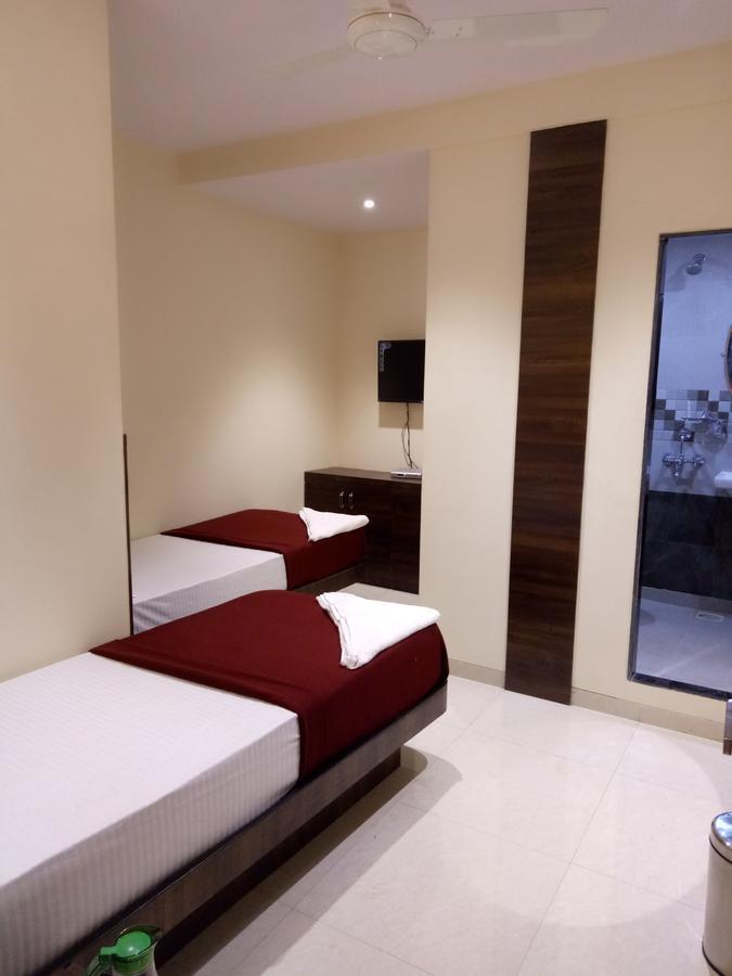 Hotel Silver Elite Мумбаи Экстерьер фото