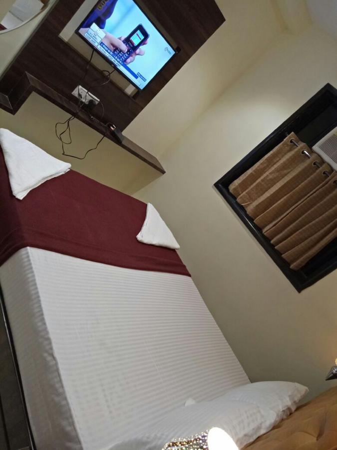 Hotel Silver Elite Мумбаи Экстерьер фото