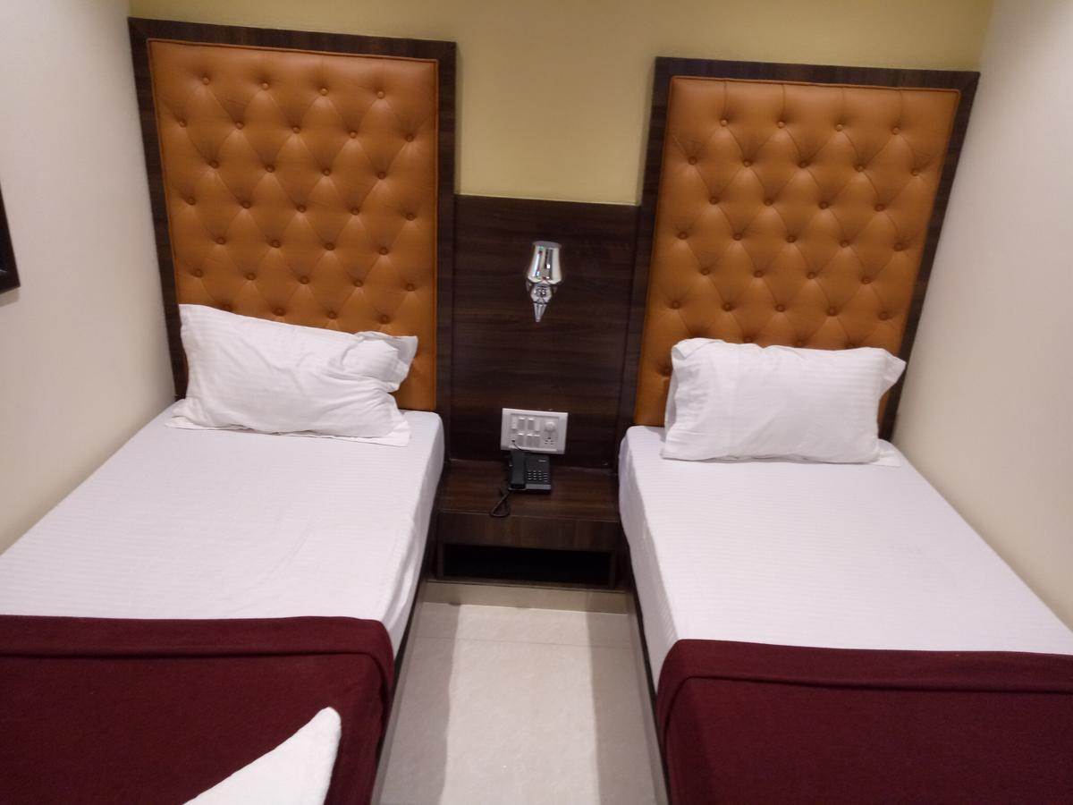 Hotel Silver Elite Мумбаи Экстерьер фото