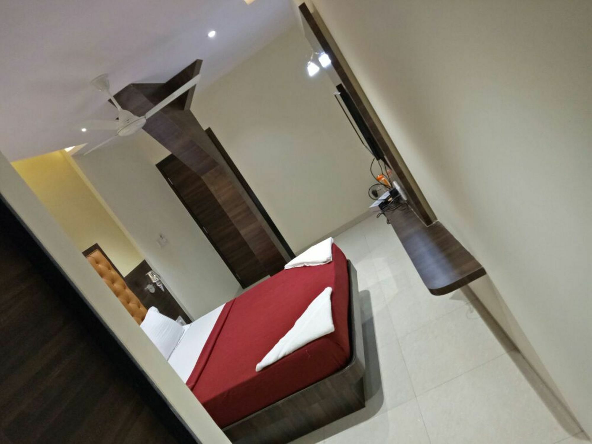 Hotel Silver Elite Мумбаи Экстерьер фото