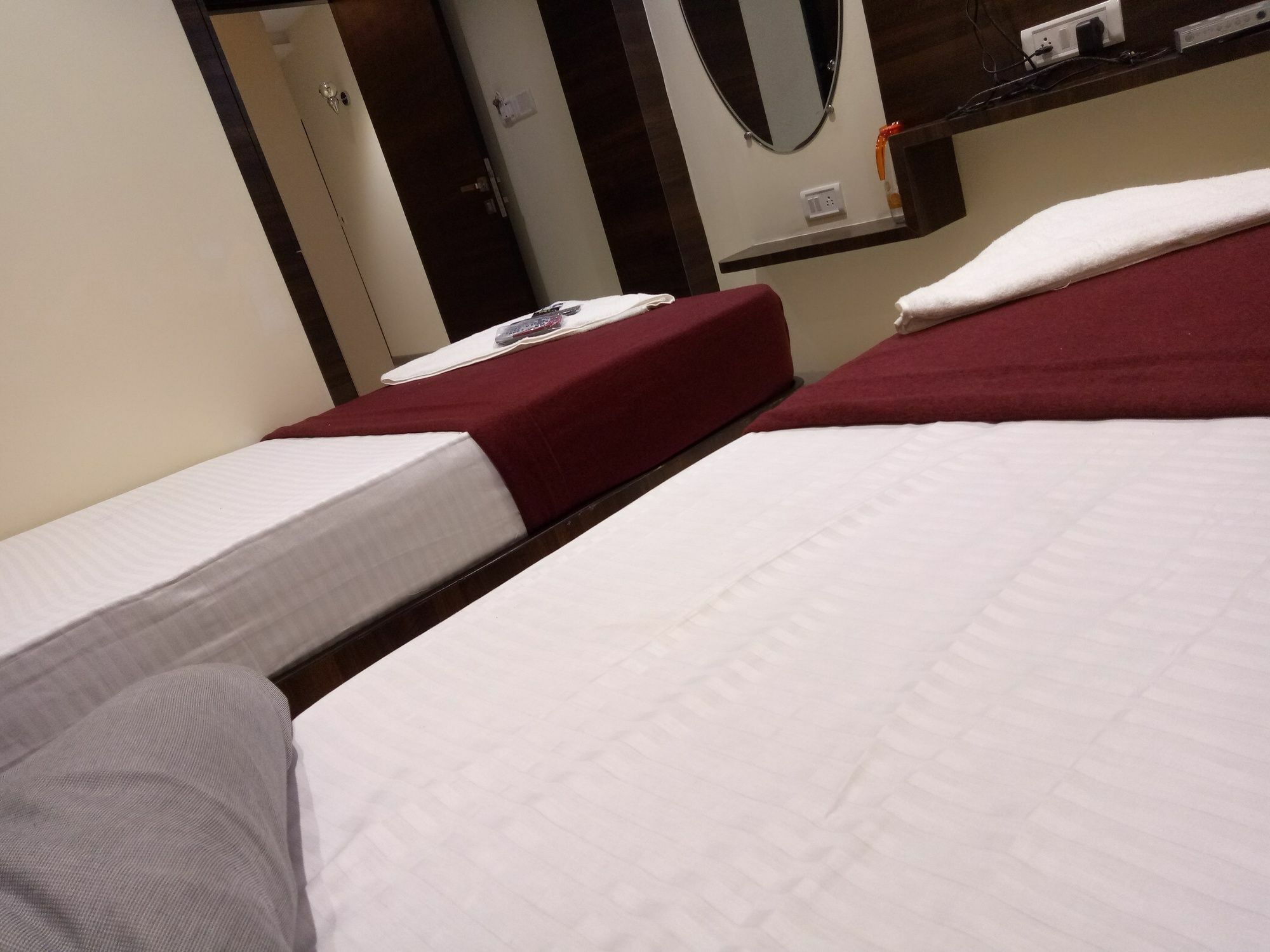 Hotel Silver Elite Мумбаи Экстерьер фото